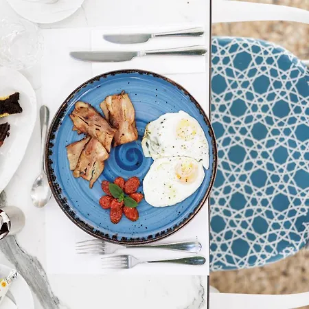 Acanthus Blue فندق 3*