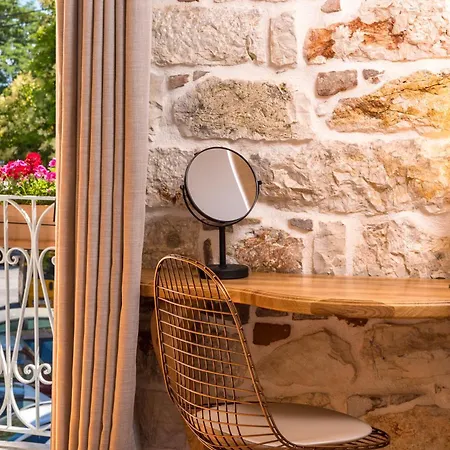 Acanthus Blue Hotel