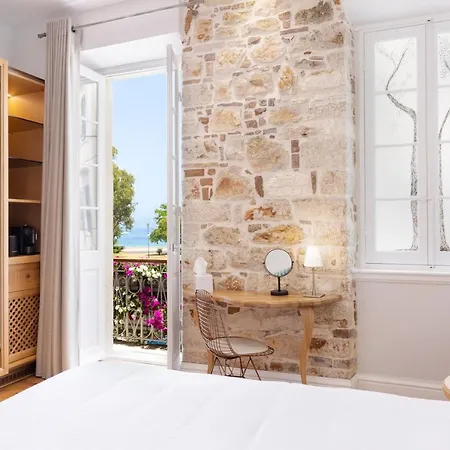 Acanthus Blue Otel 3*