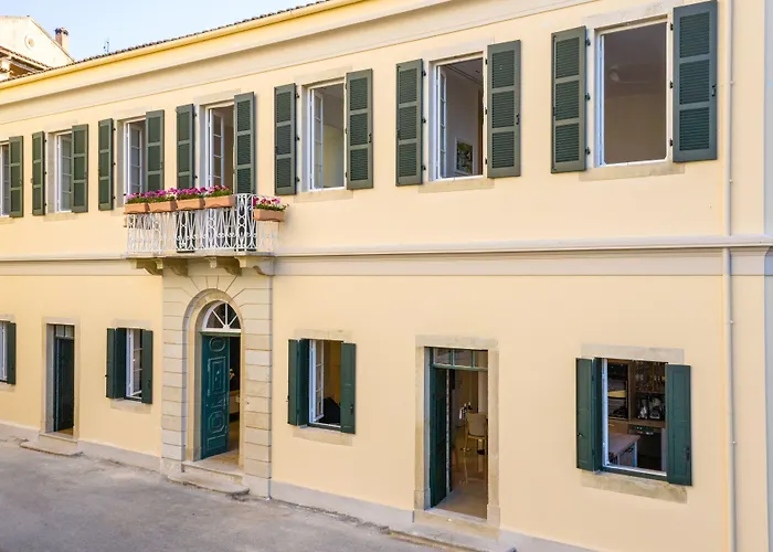 מלון Acanthus Blue 3*